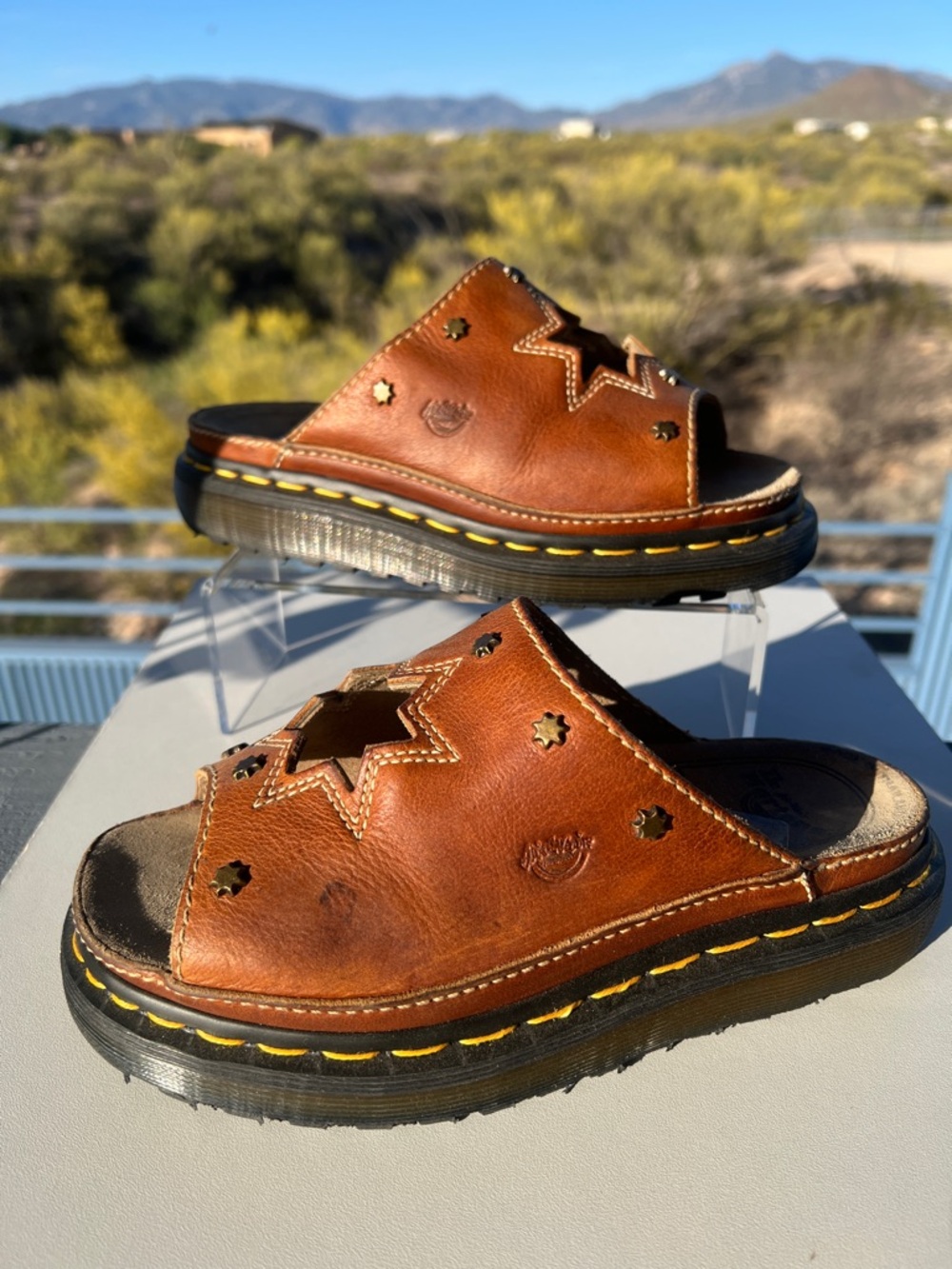 🏴󠁧󠁢󠁥󠁮󠁧󠁿 Vintage MIE Dr. Martens Brown Star Cut Outs & Studs Chunky Slides UK 5